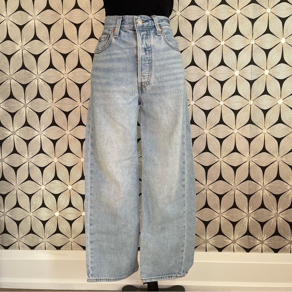 Levis High Waisted Button Up Ribcage Straight Jeans - Picture 2 of 6